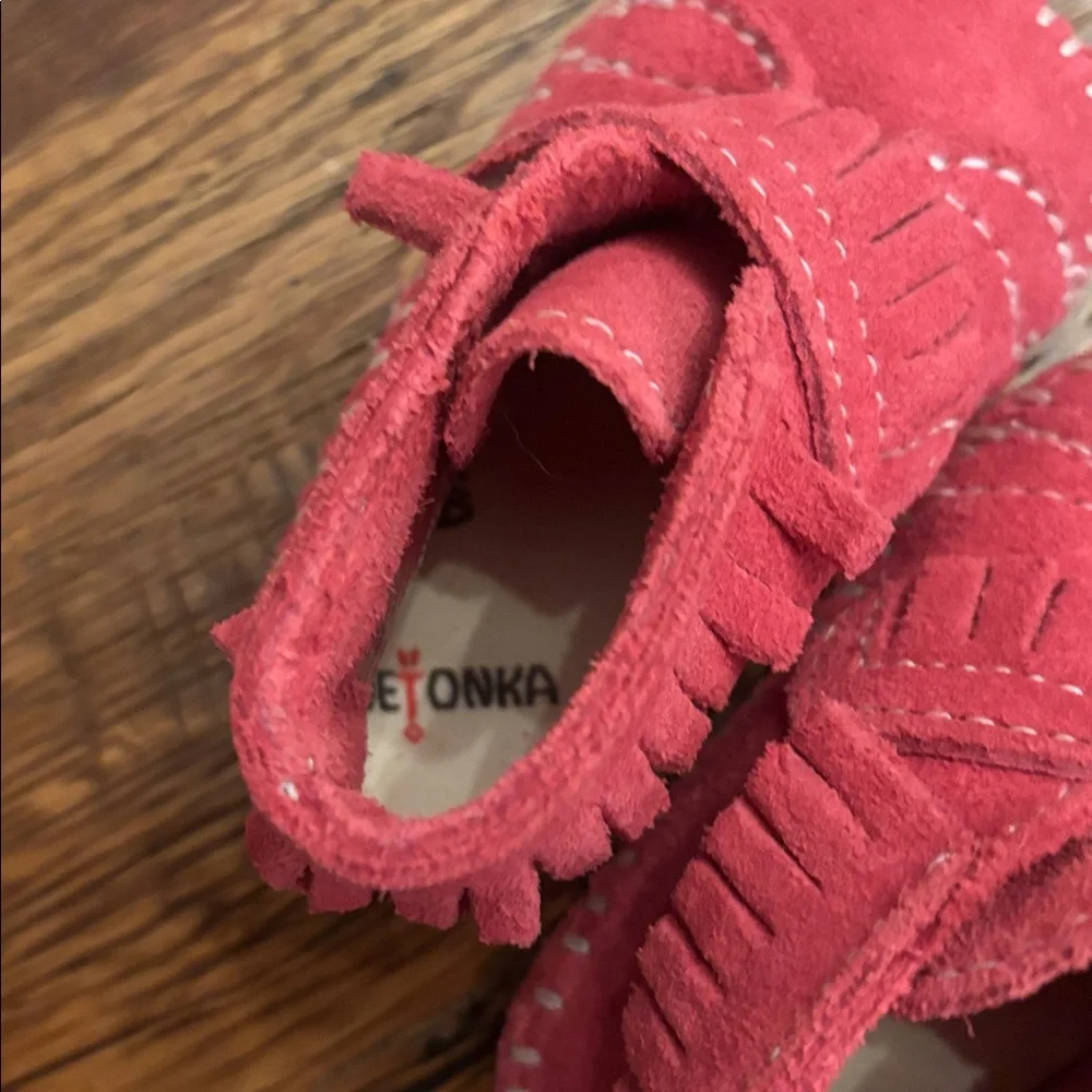 Minnetonka pink Suede leather crib Moccasins size 1